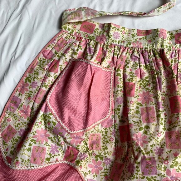 Vintage Pink Floral Reversible Half Apron with Pockets - Picture 2 of 3